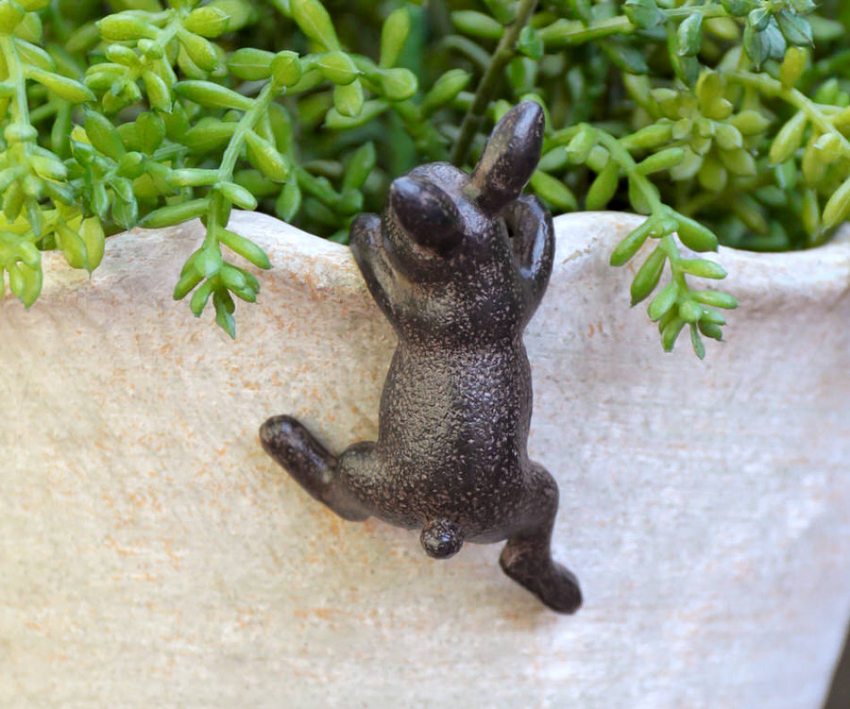 Hazel the Rabbit Pot Hanger - Brown