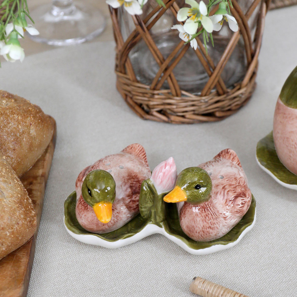 Set Mallard Duck Salt & Pepper Shakers, highlighting the product's distinctive form and defining design