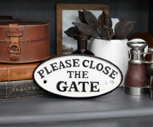 Please Close The Gate Cast Iron Sign - White