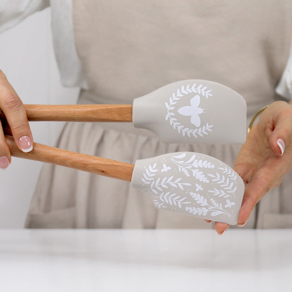 Honeyfield White Floral Spatula, highlighting the product's distinctive form and defining design