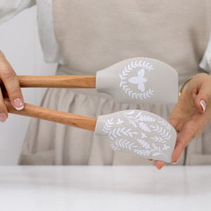 Honeyfield White Floral Spatula, highlighting the product's distinctive form and defining design