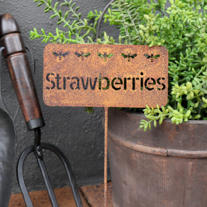 Rusty Strawberry Garden Stake, decorative home accessory