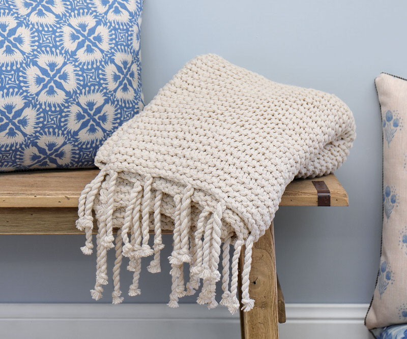 Leon Cream Chunky Knit Throw with Tassels