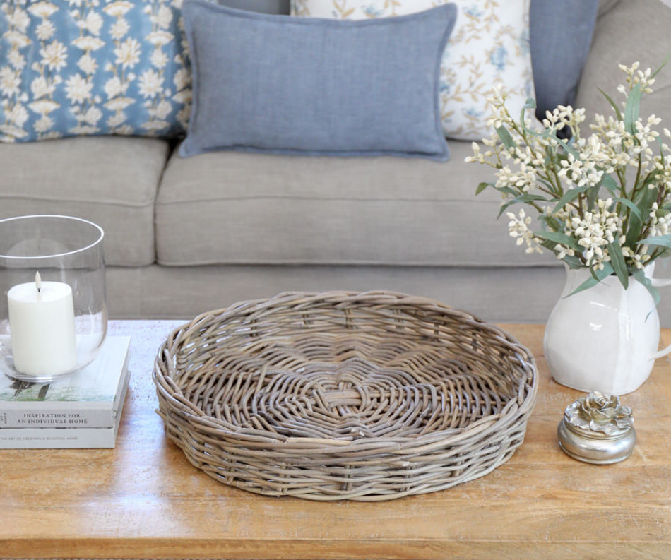 Medium Amalfi Round Rattan Tray