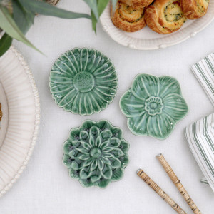 Set 3 Fleurette Green Trinket Dishes, a tabletop piece suited to serving food or creating a decorative display