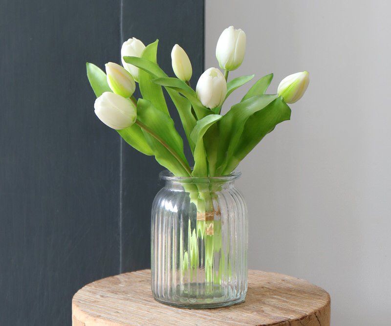 Bunch of 7 White Tulips