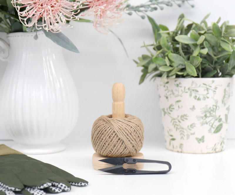 Heritage Wooden Twine Holder With Snips